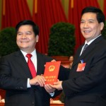 Qin Guangrong (R) with his replacement as Yunnan Party Secretary, Li Jiheng (L)
